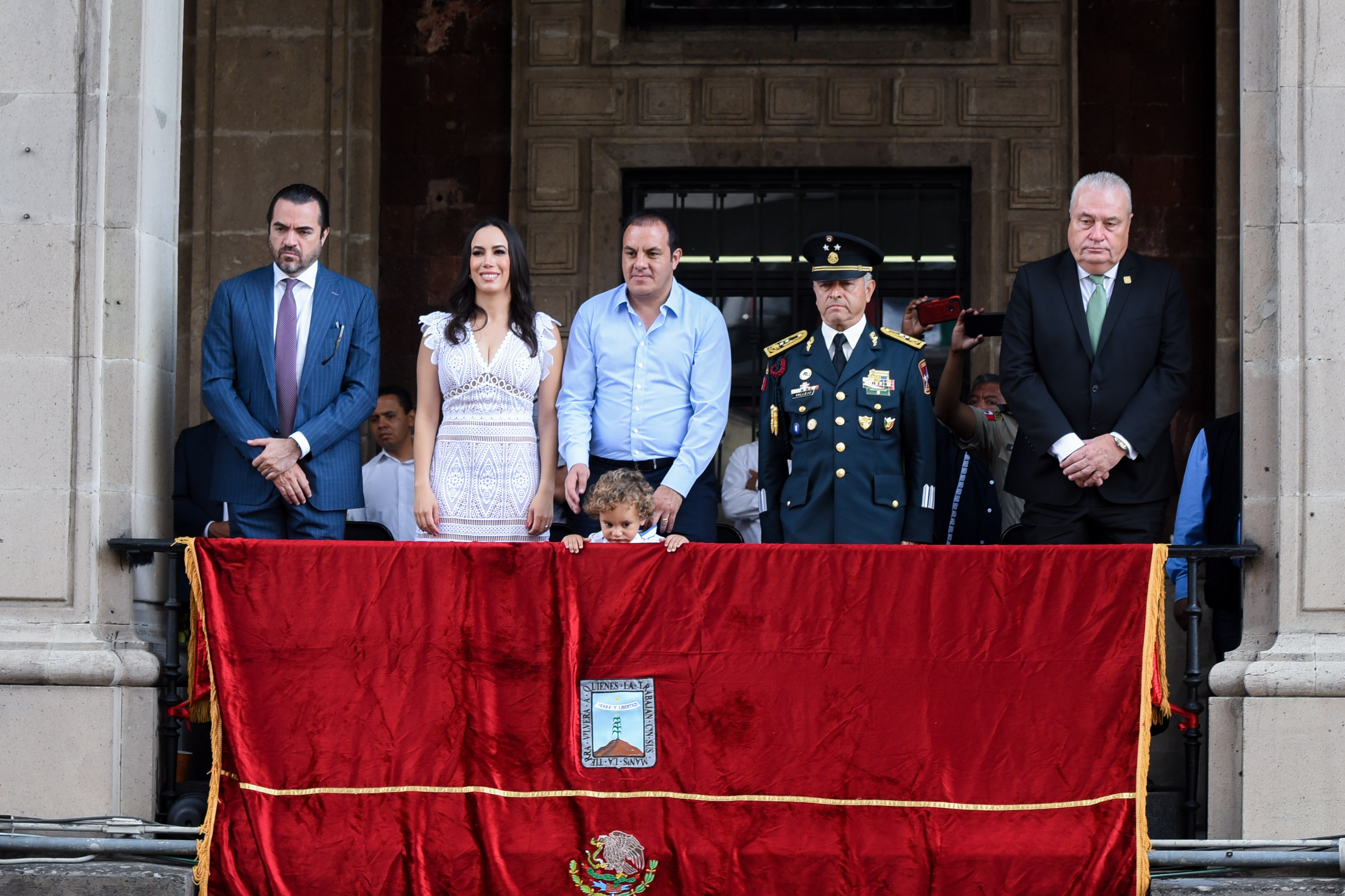 Familias disfrutan Desfile Cívico-Militar en el primer cuadro de Cuernavaca  | MORELOS