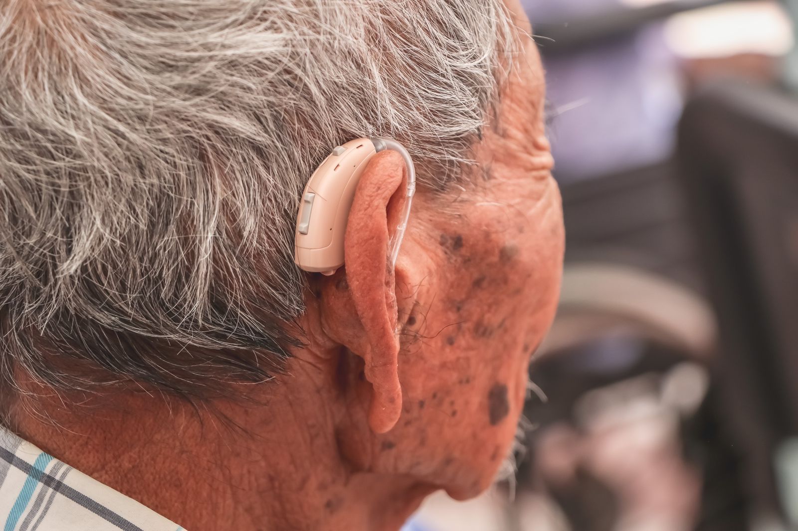 Beneficencia Pública planea ya una tercera entrega de aparatos auditivos