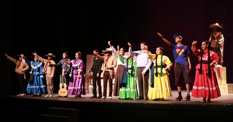 Presentan alumnos del Cobaem obra teatral sobre Emiliano Zapata