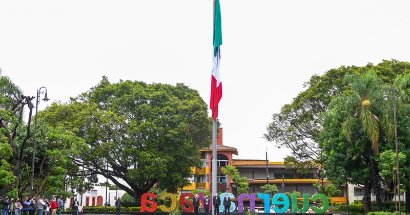 Encabeza José Manuel Sanz ceremonia cívica e izamiento de bandera por el 211 Aniversario de la Independencia de México