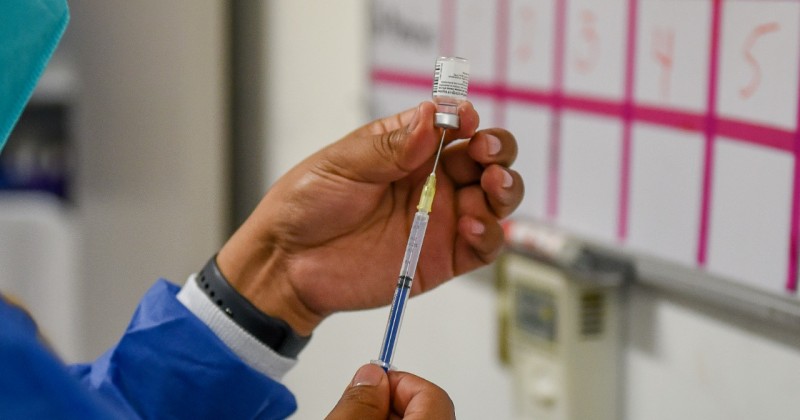 Personal de salud privado en Morelos recibe vacuna contra COVID-19