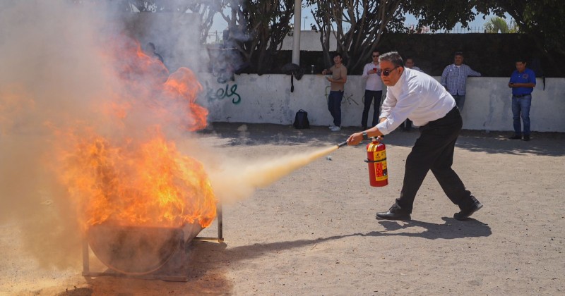Capacita Poder Ejecutivo a personal administrativo en combate de incendios y manejo de extintores
