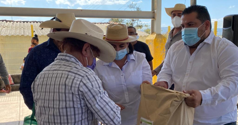 Realiza Sedagro entrega de fertilizante orgánico a productores de Cuernavaca, Huitzilac, Tepoztlán y Miacatlán