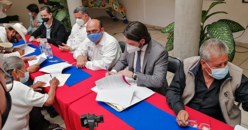 Firman Gobierno del Estado, Federación y Atlatlahucan convenios de ocupación previa para la construcción de la rampa de frenado