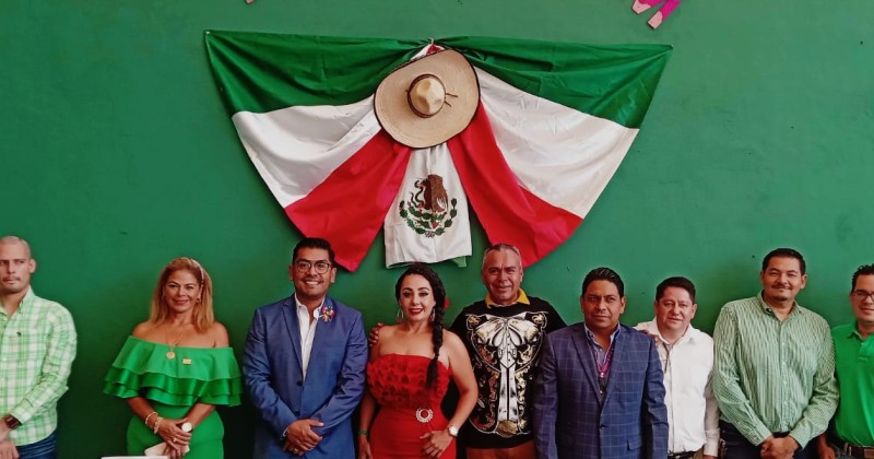 Celebran la Independencia de México en Casa de Día &quot;El Tabachín” del Instituto de Crédito
