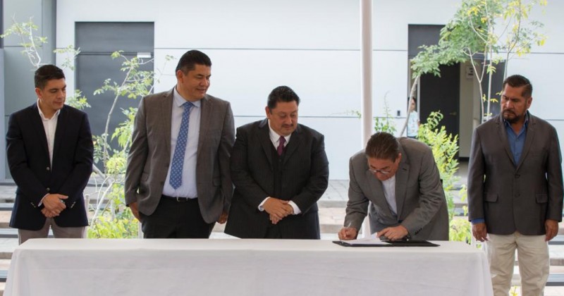 Firman FGE y Movilidad convenio de colaboración para el combate al delito de robo de vehículos y su comercialización 