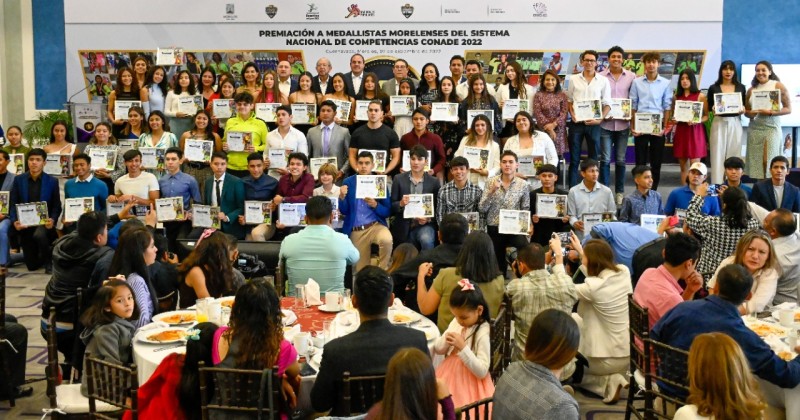 Reconoce gobierno de Cuauhtémoc Blanco a medallistas morelenses que participaron en competencias de la Conade