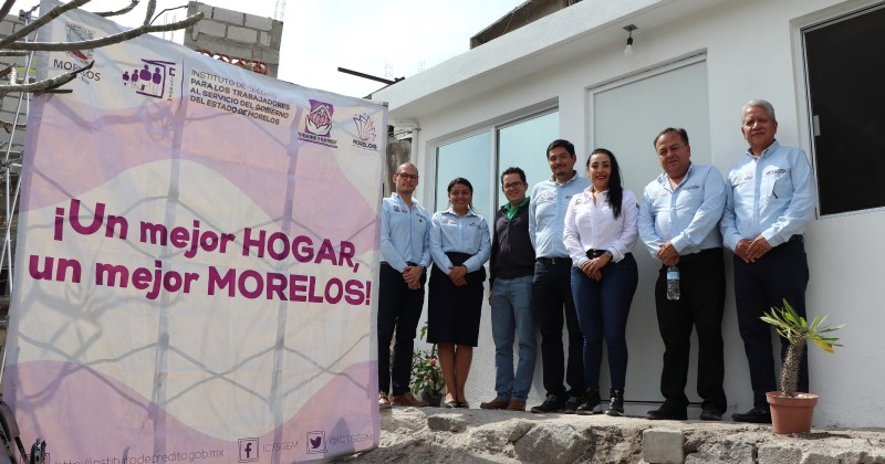 Entrega el Instituto de Crédito vivienda digna en la colonia Ampliación Chipitlán Mina de Cuernavaca