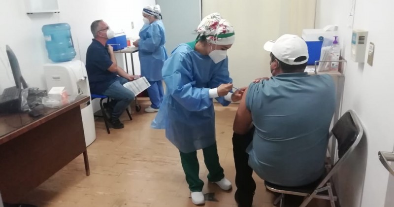 Mantienen inmunización contra COVID-19 a personal de salud privado en Morelos