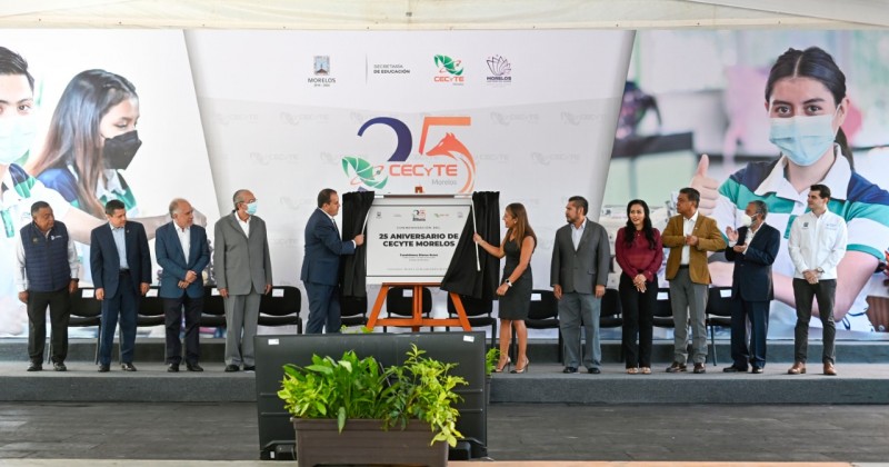 Felicita Cuauhtémoc Blanco a CECyTE Morelos por cumplir 25 años formando profesionistas