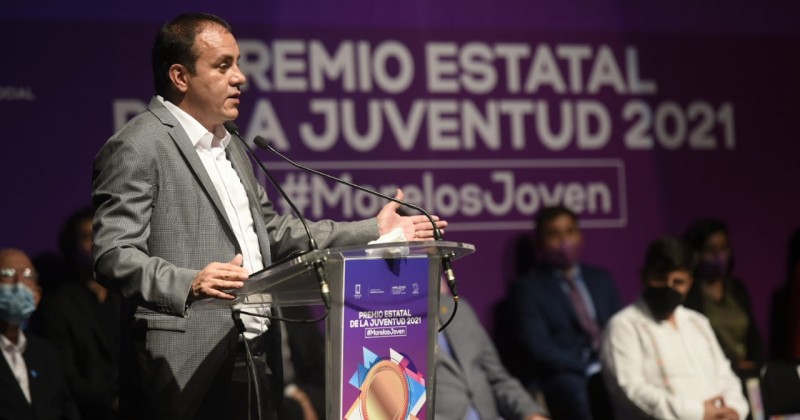 Entrega Cuauhtémoc Blanco Premio Estatal de la Juventud 2021