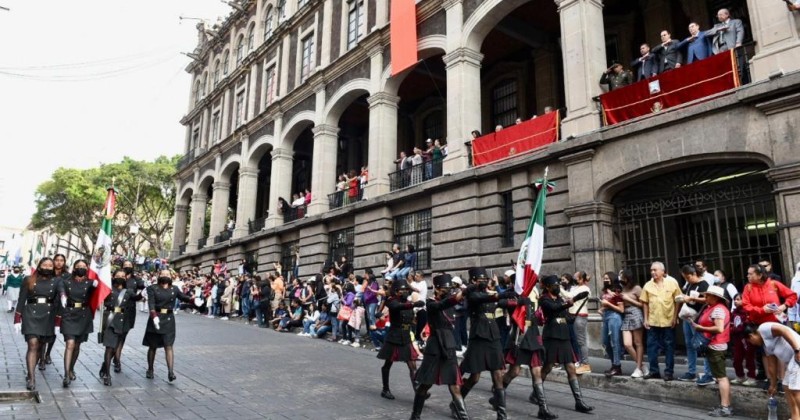 Atestigua Cuauhtémoc Blanco desfile cívico-cultural por el CXII Aniversario del Inicio de la Revolución Mexicana