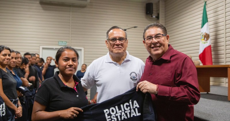 Apadrina Víctor Mercado a elementos estatales que culminaron Curso de Formación Inicial de policías en Activo