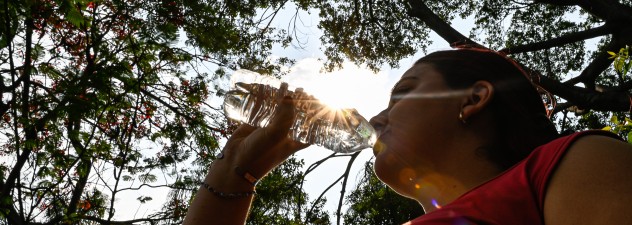 Consumir suficiente agua simple es de vital importancia para una buena hidratación: Salud Morelos