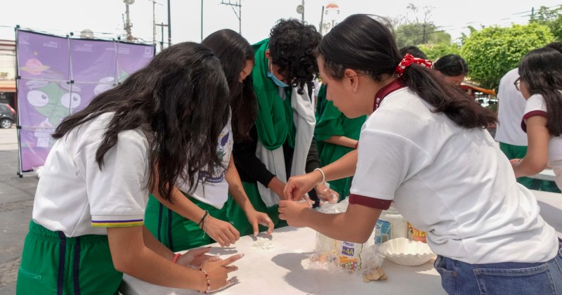 Visita &quot;Tráiler de la ciencia&quot; Xochitepec con demostraciones científicas para niños y niñas