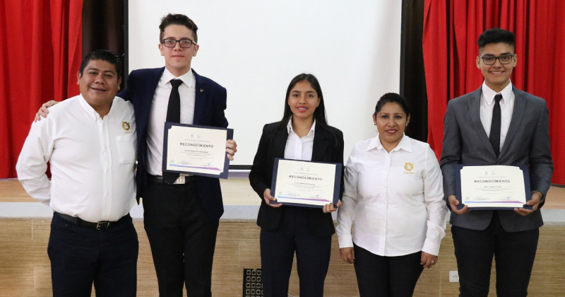 Premia Cobaem a ganadores del XXII Concurso Estatal de Ensayo