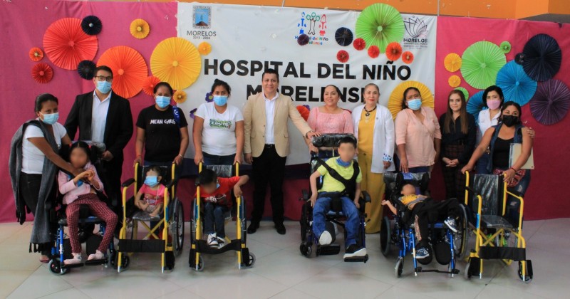 Beneficia SSM con sillas de ruedas a pacientes del Hospital del Niño Morelense