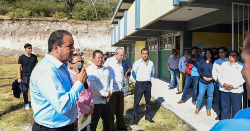 Cuauhtémoc Blanco se compromete con estudiantes del Cobaem de Tlaquiltenango a rehabilitar las instalaciones para tener salones dignos 