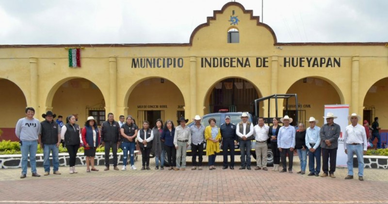 Entrega CES unidad operativa a municipio indígena de Hueyapan 