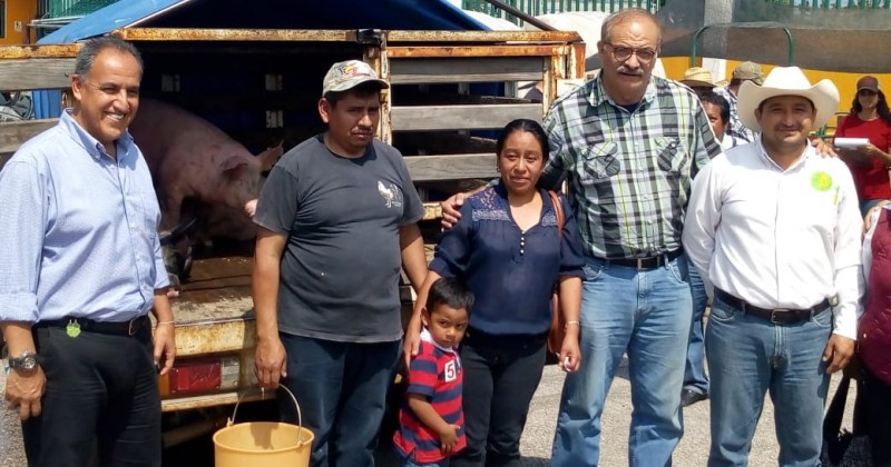 Cumple Gobierno de Cuauhtémoc Blanco  con entrega de apoyo a familias más necesitadas