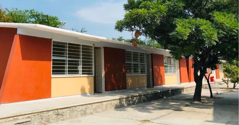 Cumple gobierno con entrega de Primaria Lázaro Cárdenas de Xoxocotla