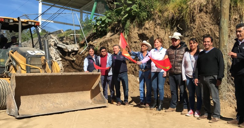Realiza INEIEM reconstrucción de barda en secundaria de Tetela del Volcán 
