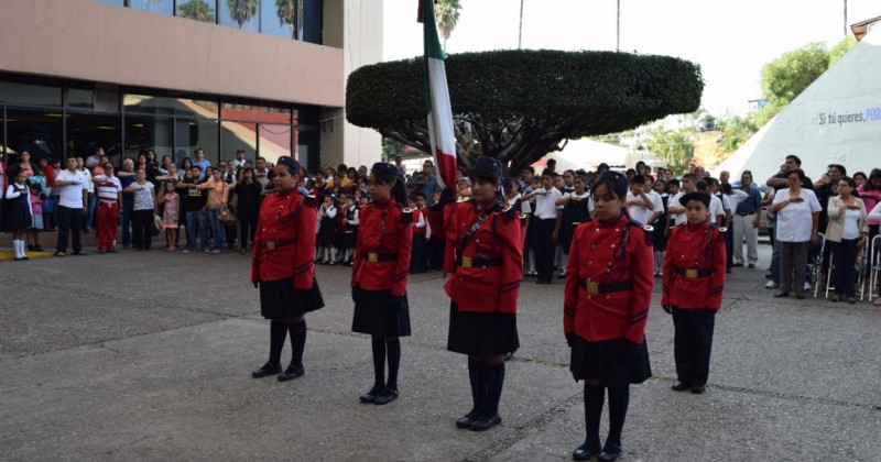 Impulsa IEBEM Honores a la Bandera en Náhuatl