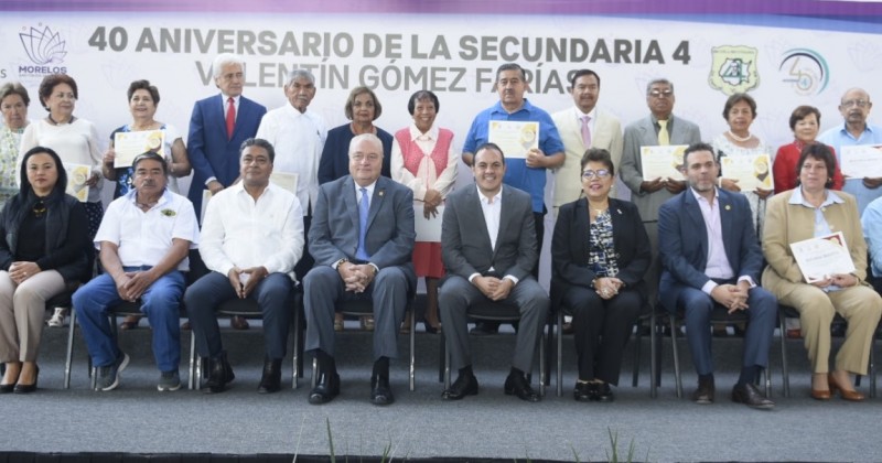 Celebra Cuauhtémoc Blanco aniversario de la Secundaria 4 de Chipitlán  