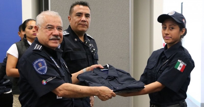 Entrega Ortiz Guarneros uniformes a la PIBA  