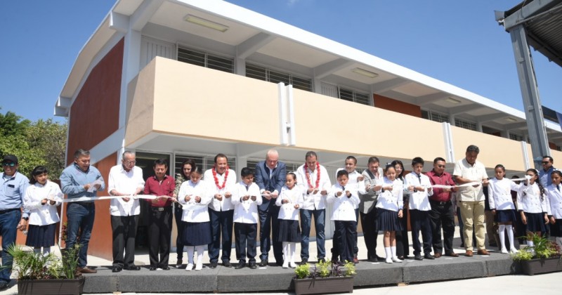 Concluye reconstrucción de primaria en Axochiapan, compromiso de Cuauhtémoc Blanco