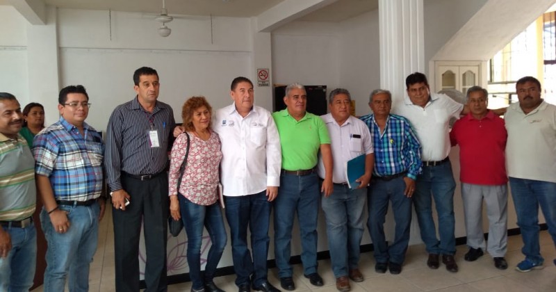 Se reúne Víctor Mercado con transportistas de la región sur poniente 