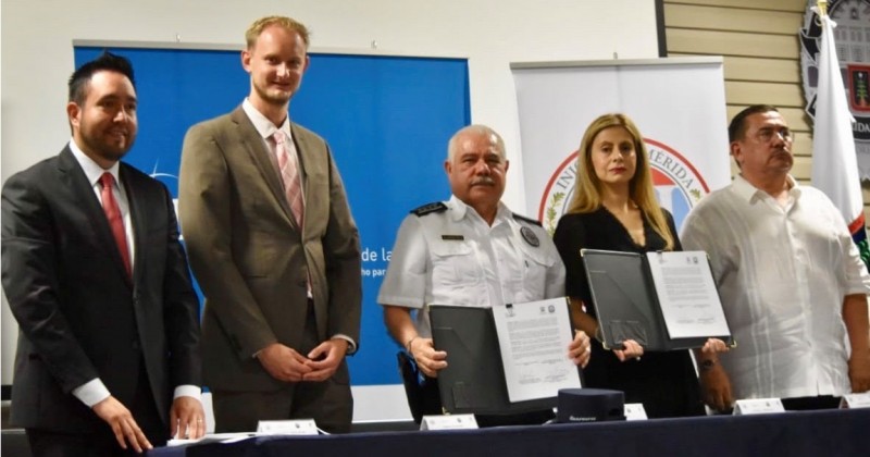 Firma CES convenio de colaboración con organización internacional para capacitar a policías 