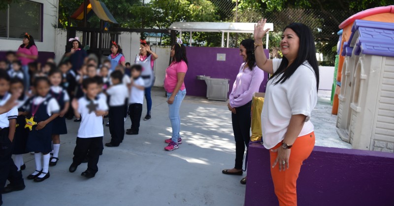 Da bienvenida Mirna Zavala a alumnos del Jardín de Niños del Poder Ejecutivo  