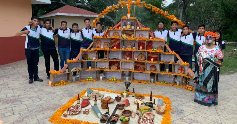 Celebran Día de Muertos en CECyE Morelos