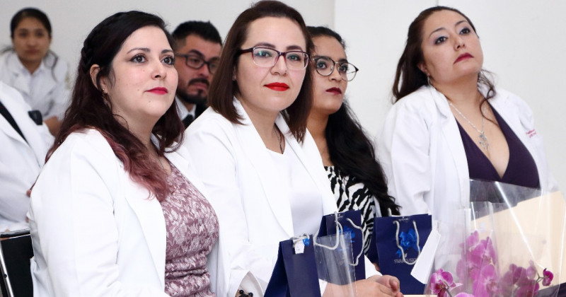 Egresan cuatro especialistas en urgencias médicas del Hospital General de Cuernavaca