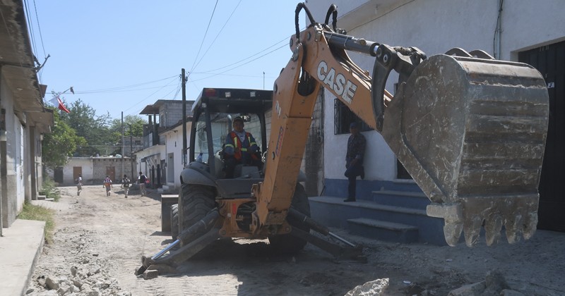 Arranca pavimentación de calle Cuauhtémoc en Coatetelco