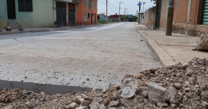 Avanzan trabajos de pavimentación en la calle Mixtecos de Cuernavaca