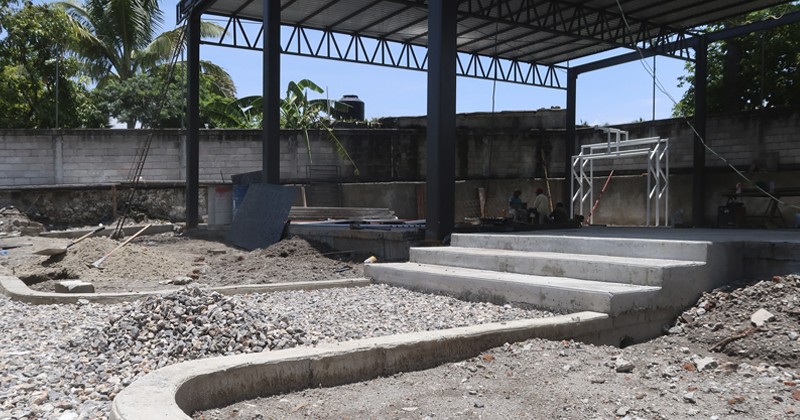 Avanza Obras Públicas con rehabilitación de cancha de usos múltiples en Tetecala
