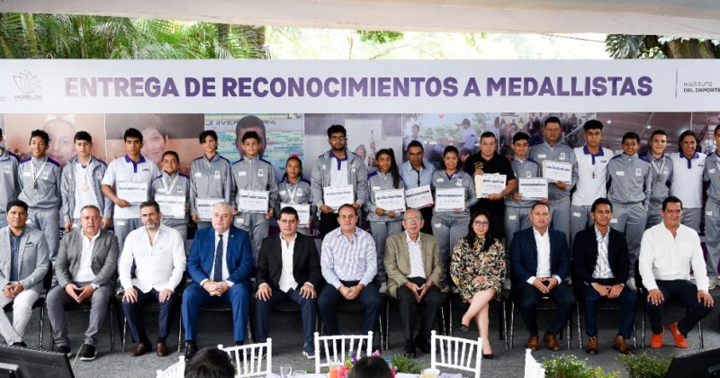 Entrega reconocimientos Cuauhtémoc Blanco a morelenses triunfadores en justas deportivas nacionales