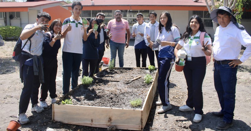 Llevan Talleres de Escuelas Sustentables a CECyTE plantel Tenextepango