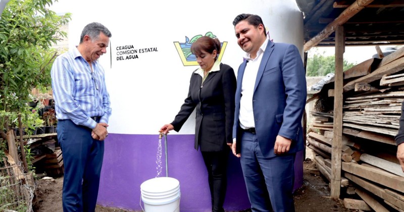 Entrega Ceagua cisternas domiciliarias en Huitzilac 