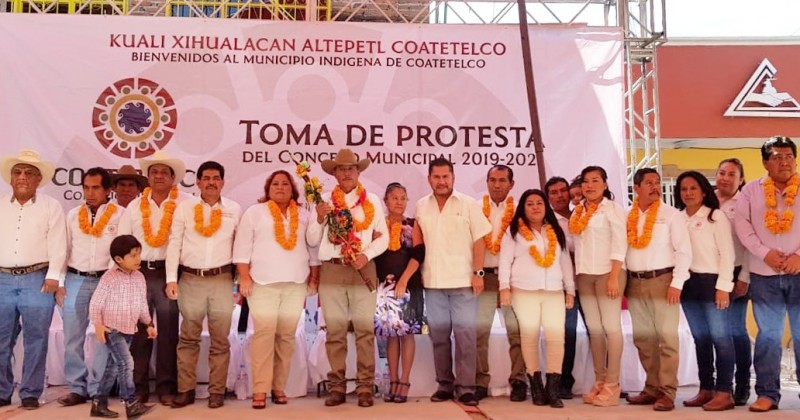 Asiste Samuel Sotelo a toma de protesta del Concejo Municipal de Coatetelco