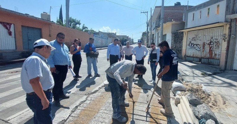 Inspecciona Ceagua condición del Puente Solidaridad en Cuautla ante presencia de un asentamiento