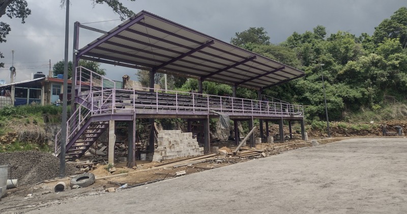 Avanza construcción del Deportivo Totolapan