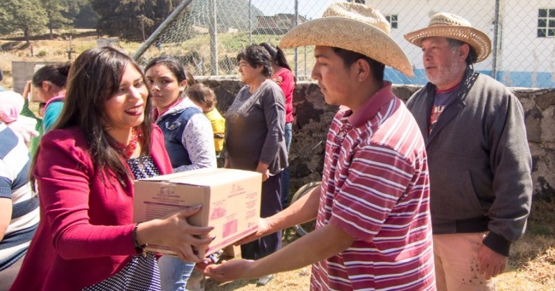 Entrega DIF Morelos apoyos a población vulnerable de Huitzilac