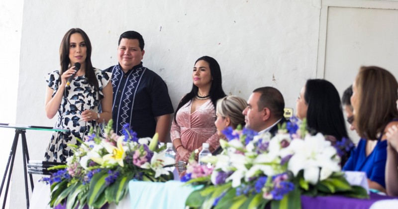 Participa Natália Rezende en ceremonia de matrimonios gratuitos
