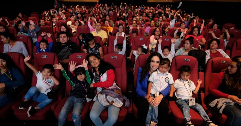 Invita DIF Morelos a alumnos de preescolar a una función de cine