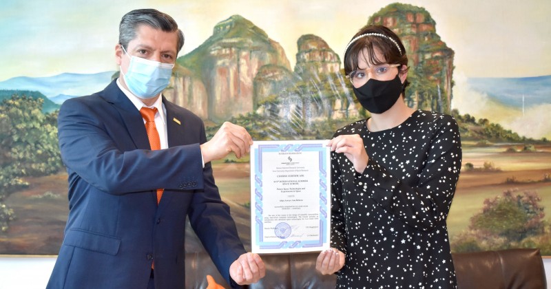 Alumna de Upemor certifica curso en Universidad Aeroespacial rusa