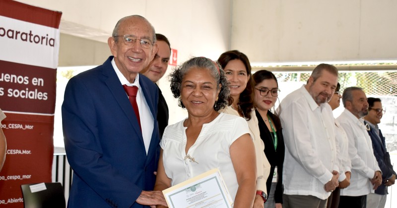 Egresan 56 alumnos del sistema de Preparatoria Abierta en Morelos