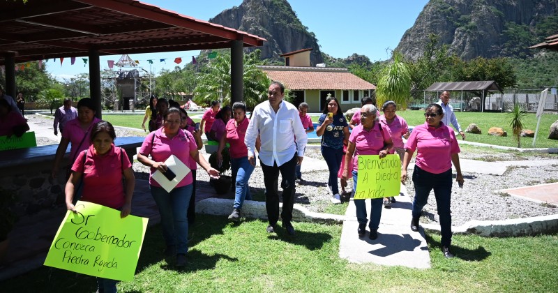 Se reúne Cuauhtémoc Blanco con mujeres que brindan servicios ecoturísticos en Chalcatzingo